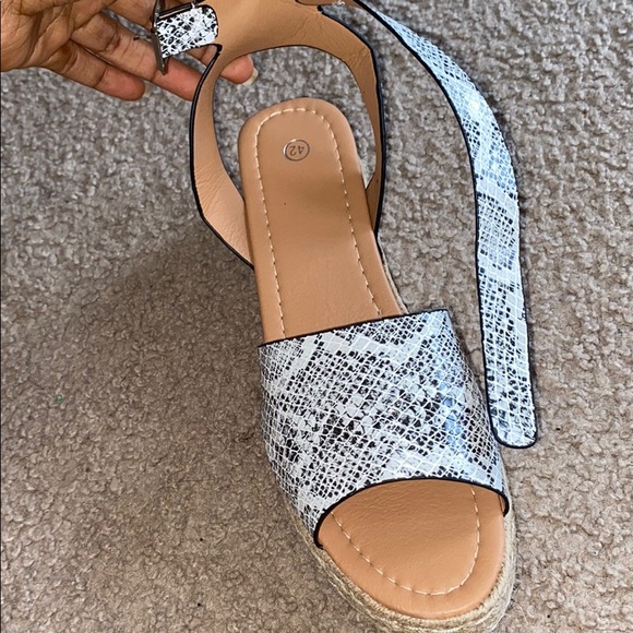 High sandals - Picture 2 of 4